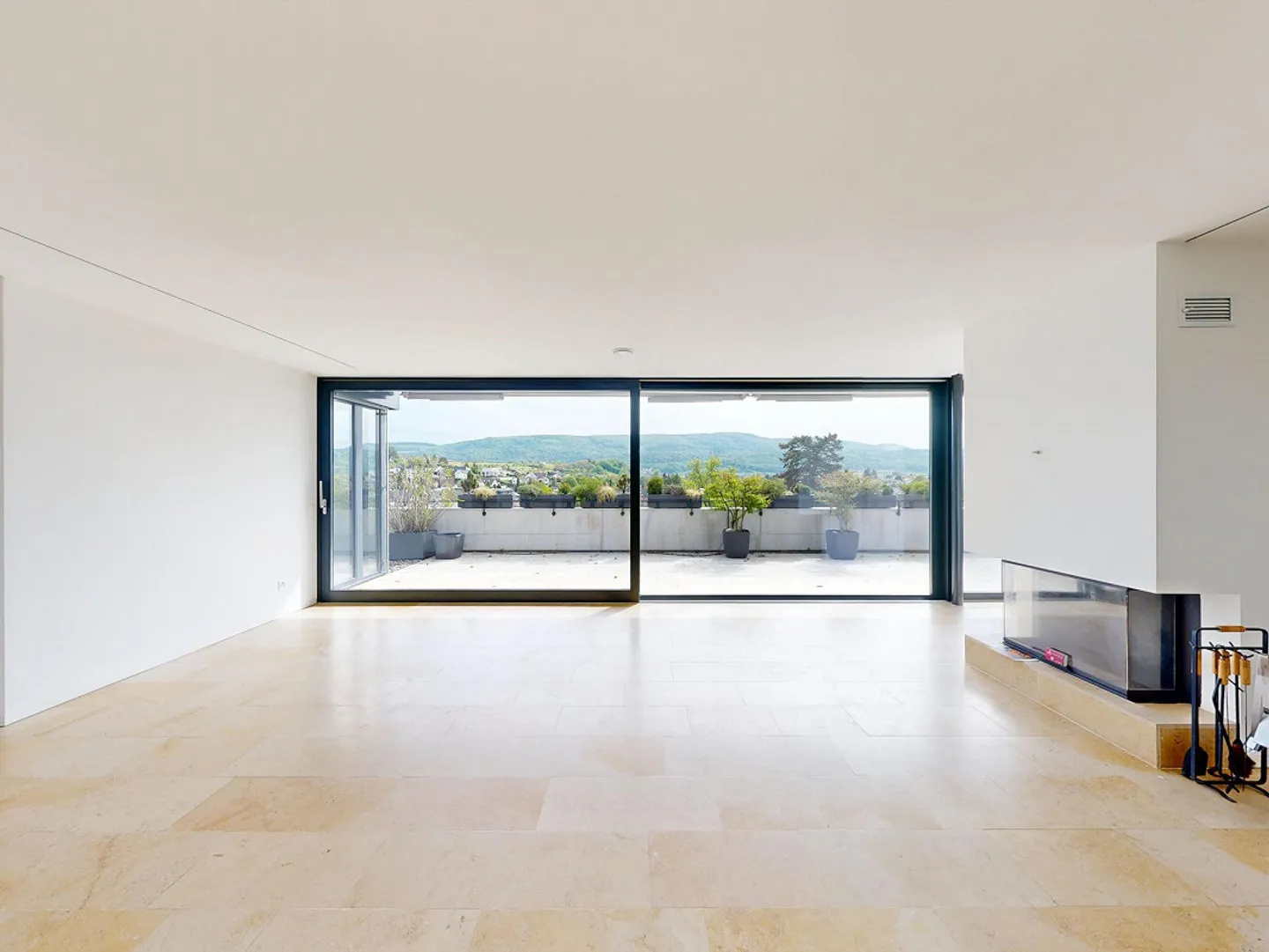 4.5-Room Terrace Apartment with Breathtaking Views - Photo 4 of 17