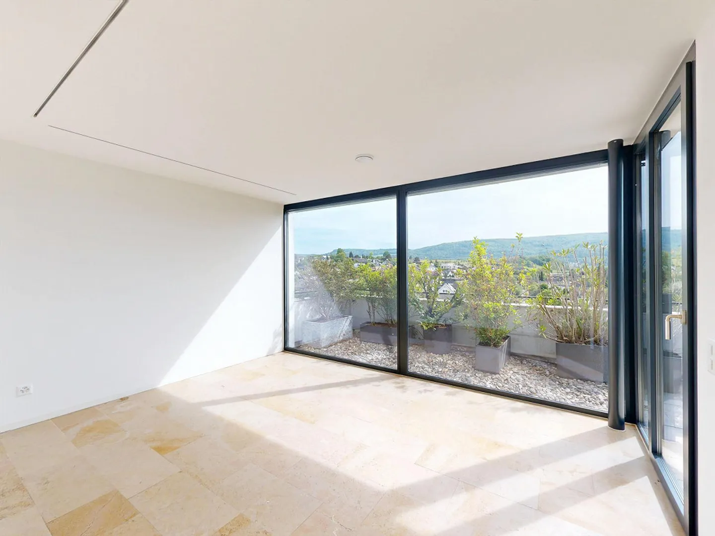 4.5-Room Terrace Apartment with Breathtaking Views - Photo 10 of 17