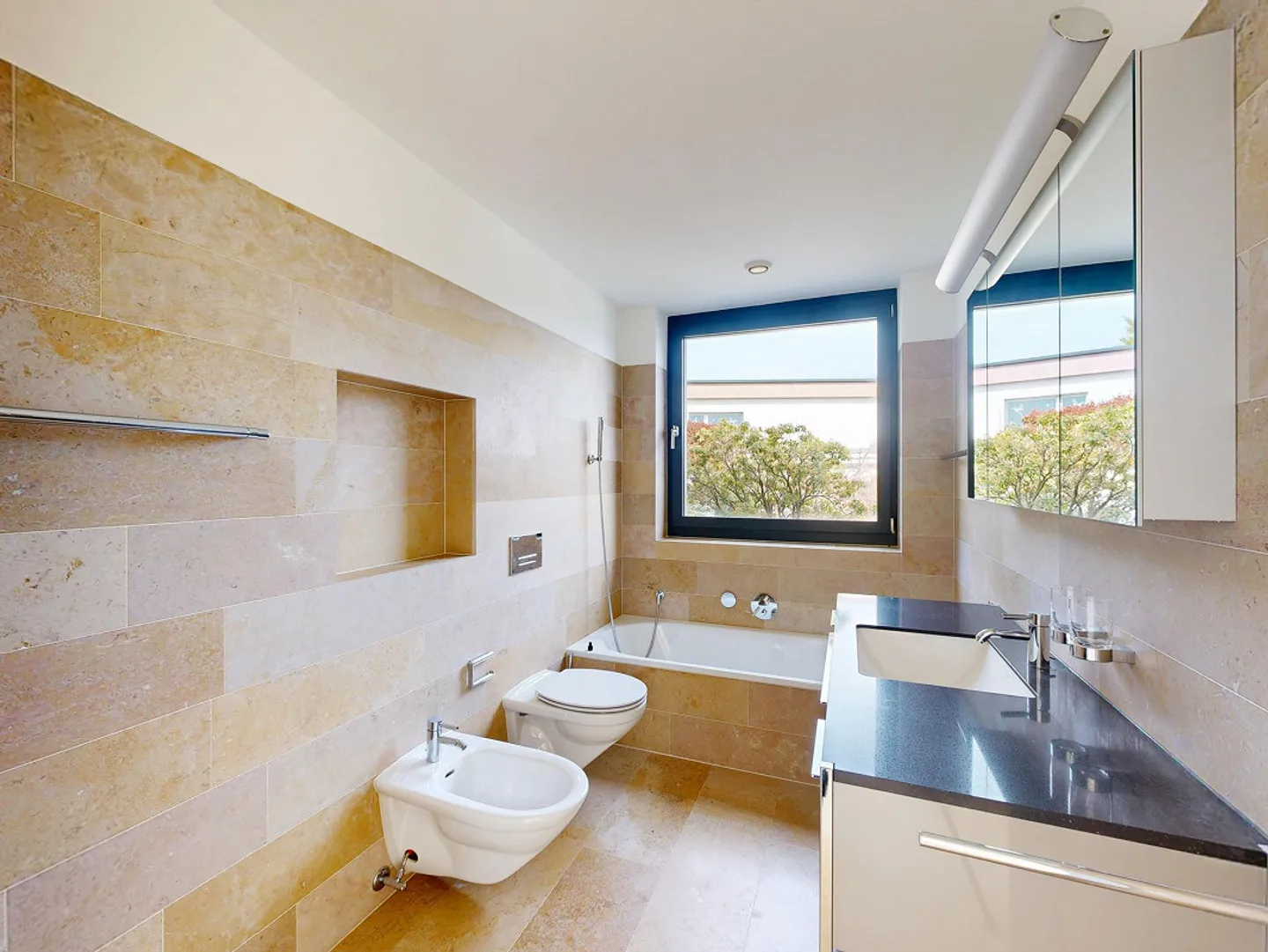 4.5-Room Terrace Apartment with Breathtaking Views - Photo 11 of 17