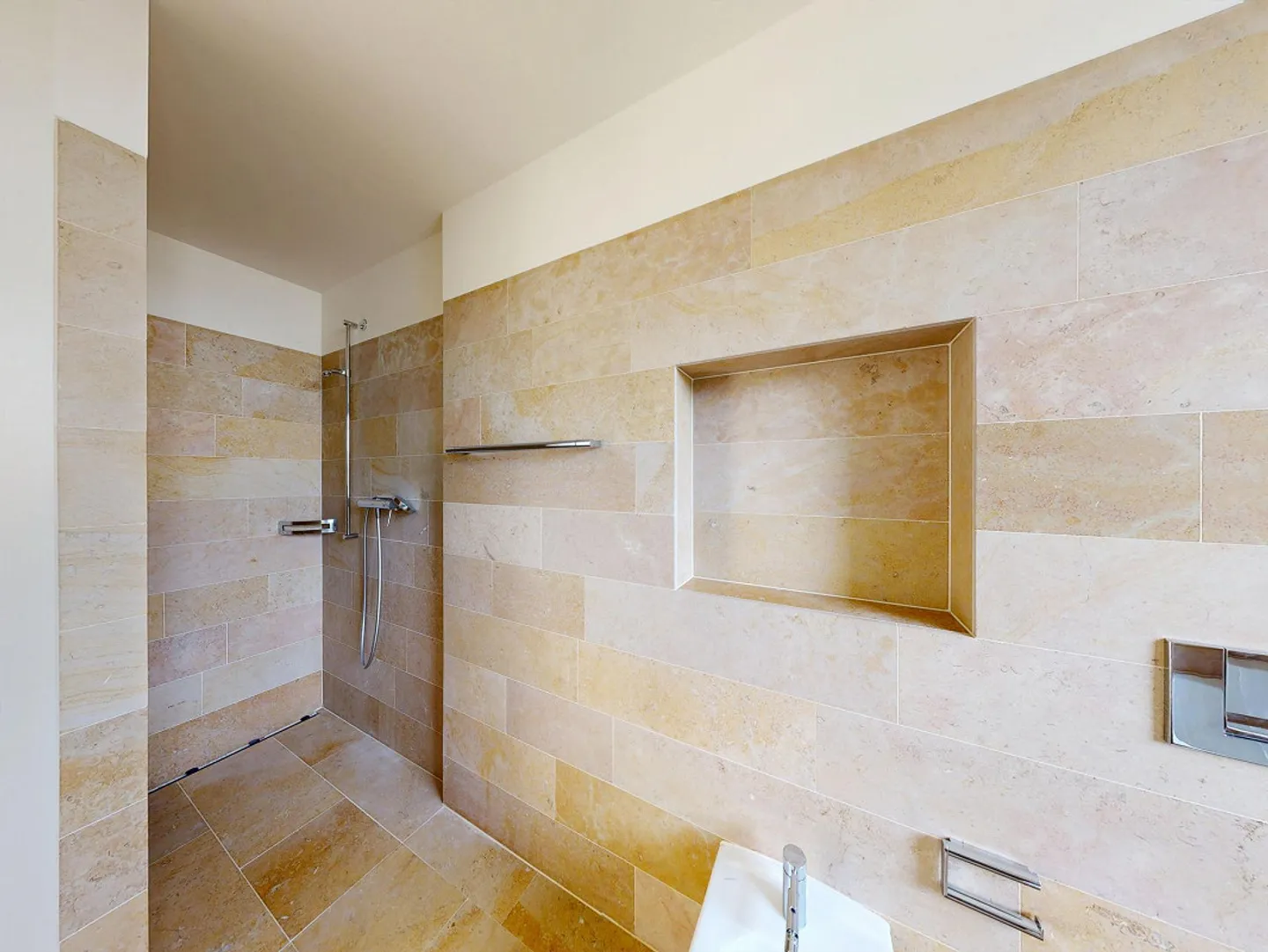 4.5-Room Terrace Apartment with Breathtaking Views - Photo 12 of 17