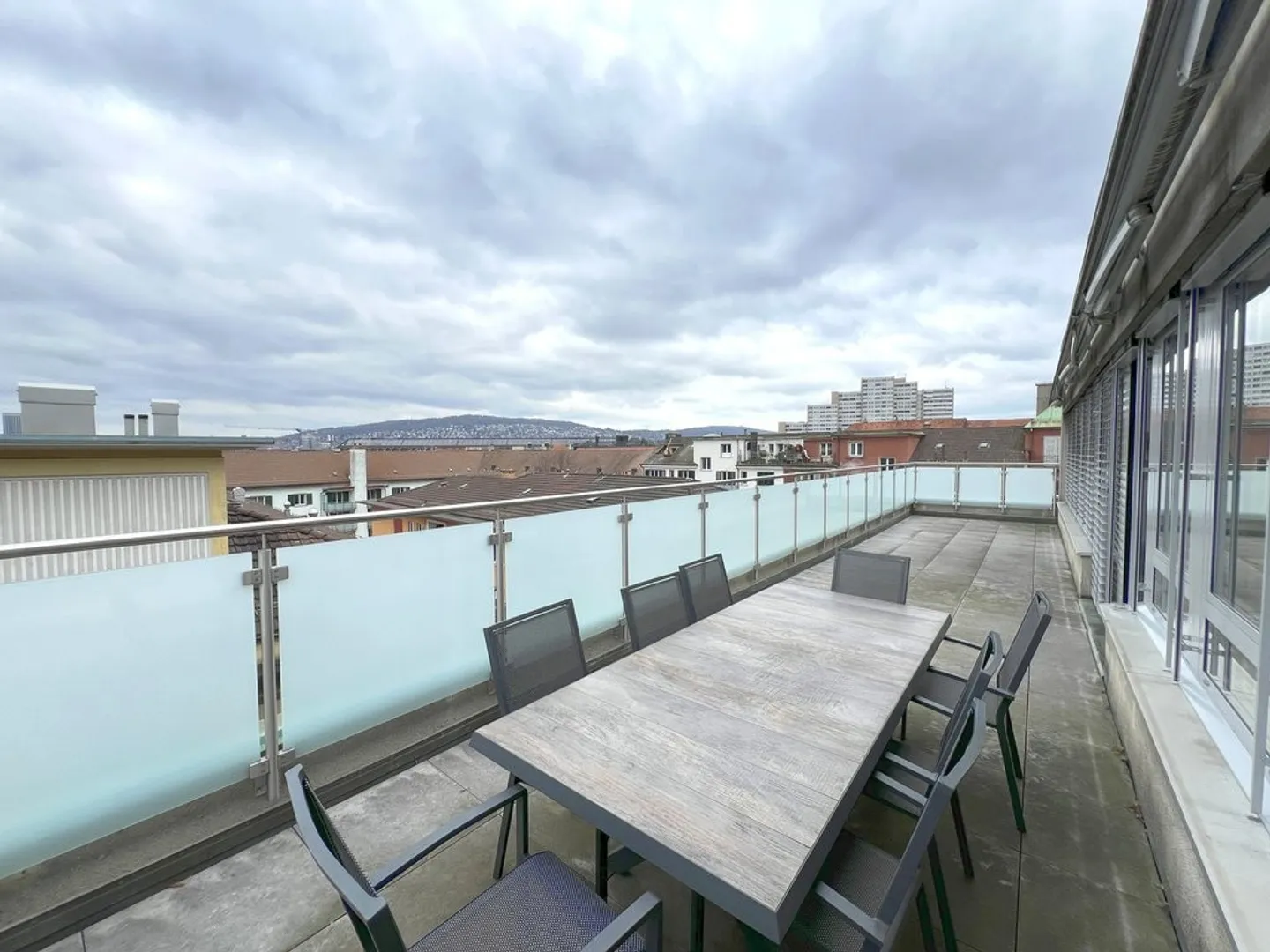 Modern Office Space for Rent: Spacious, Bright and Centrally Located - Photo 3 of 9