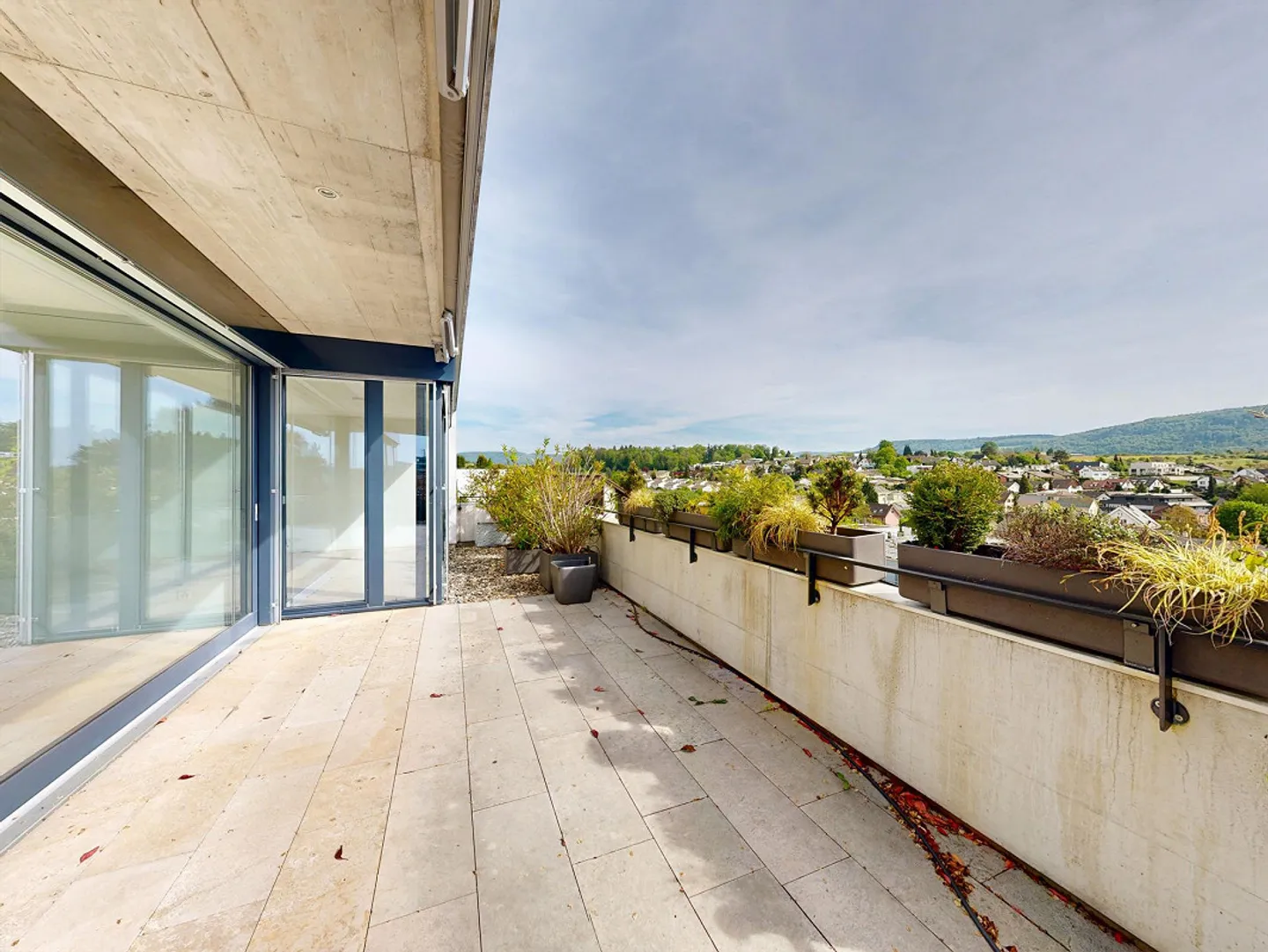 4.5-Room Terrace Apartment with Breathtaking Views - Photo 15 of 17