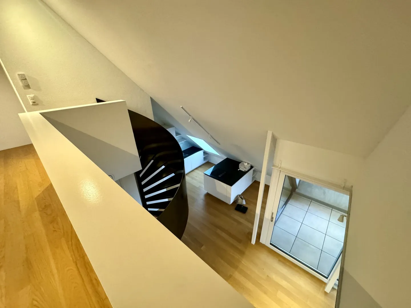 Appartement moderne de 3,5 pièces avec galerie et beaucoup d'espace - Photo 3 sur 10