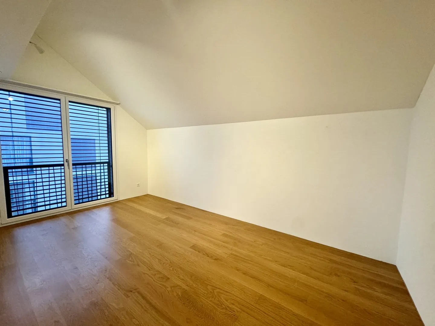 Appartement moderne de 3,5 pièces avec galerie et beaucoup d'espace - Photo 5 sur 10