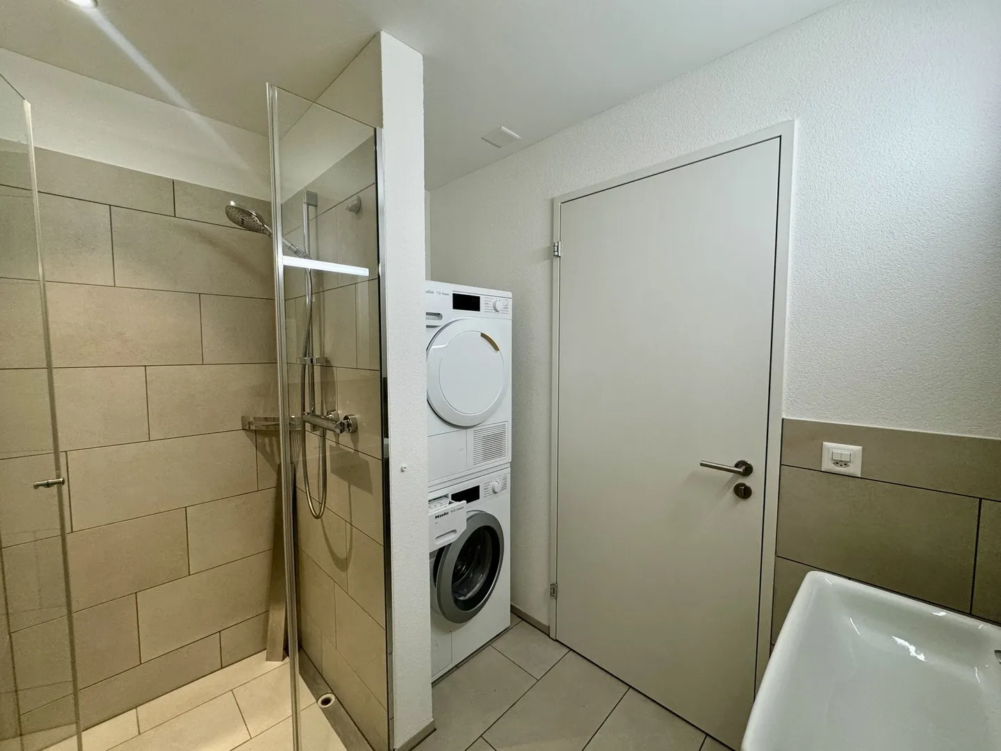 Appartement moderne de 3,5 pièces avec galerie et beaucoup d'espace - Photo 6 sur 10