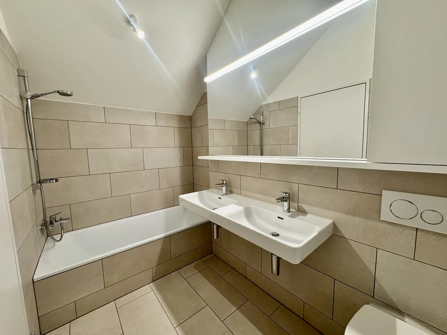 Appartement moderne de 3,5 pièces avec galerie et beaucoup d'espace - Photo 7 sur 10