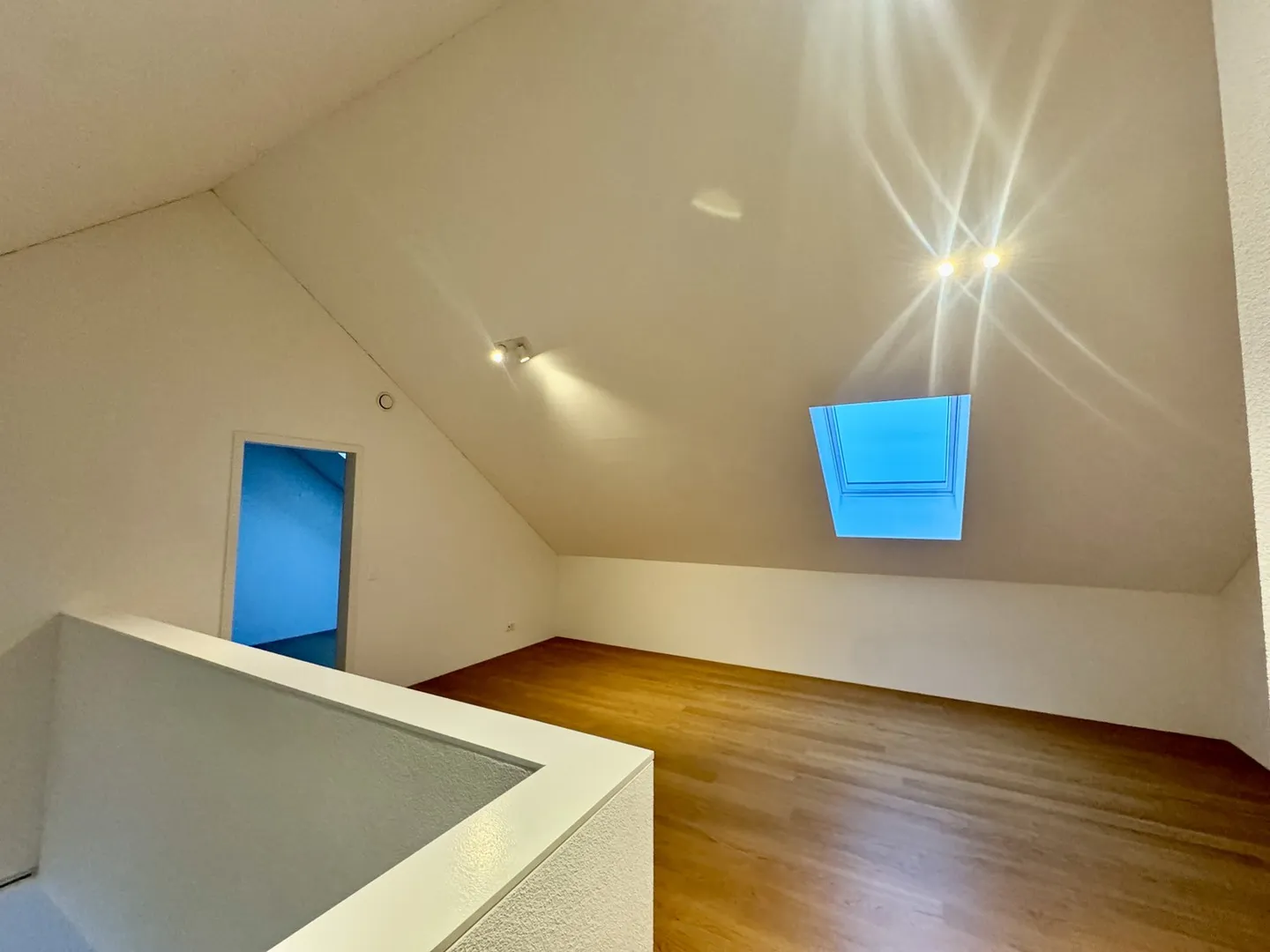 Appartement moderne de 3,5 pièces avec galerie et beaucoup d'espace - Photo 8 sur 10