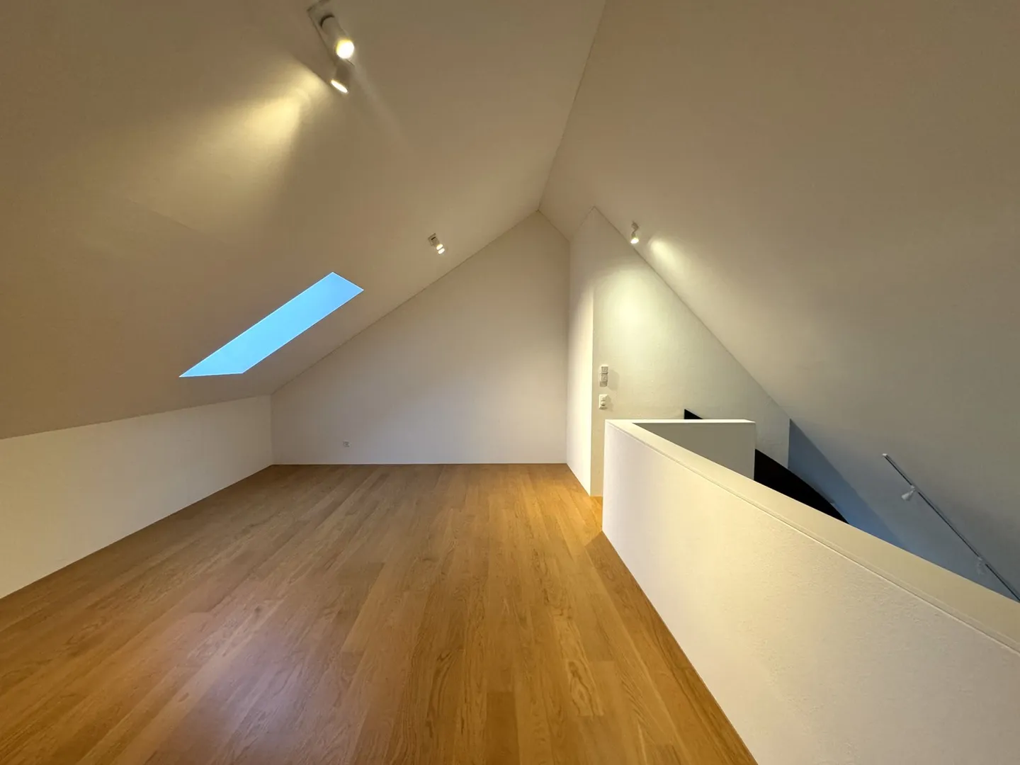 Appartement moderne de 3,5 pièces avec galerie et beaucoup d'espace - Photo 9 sur 10