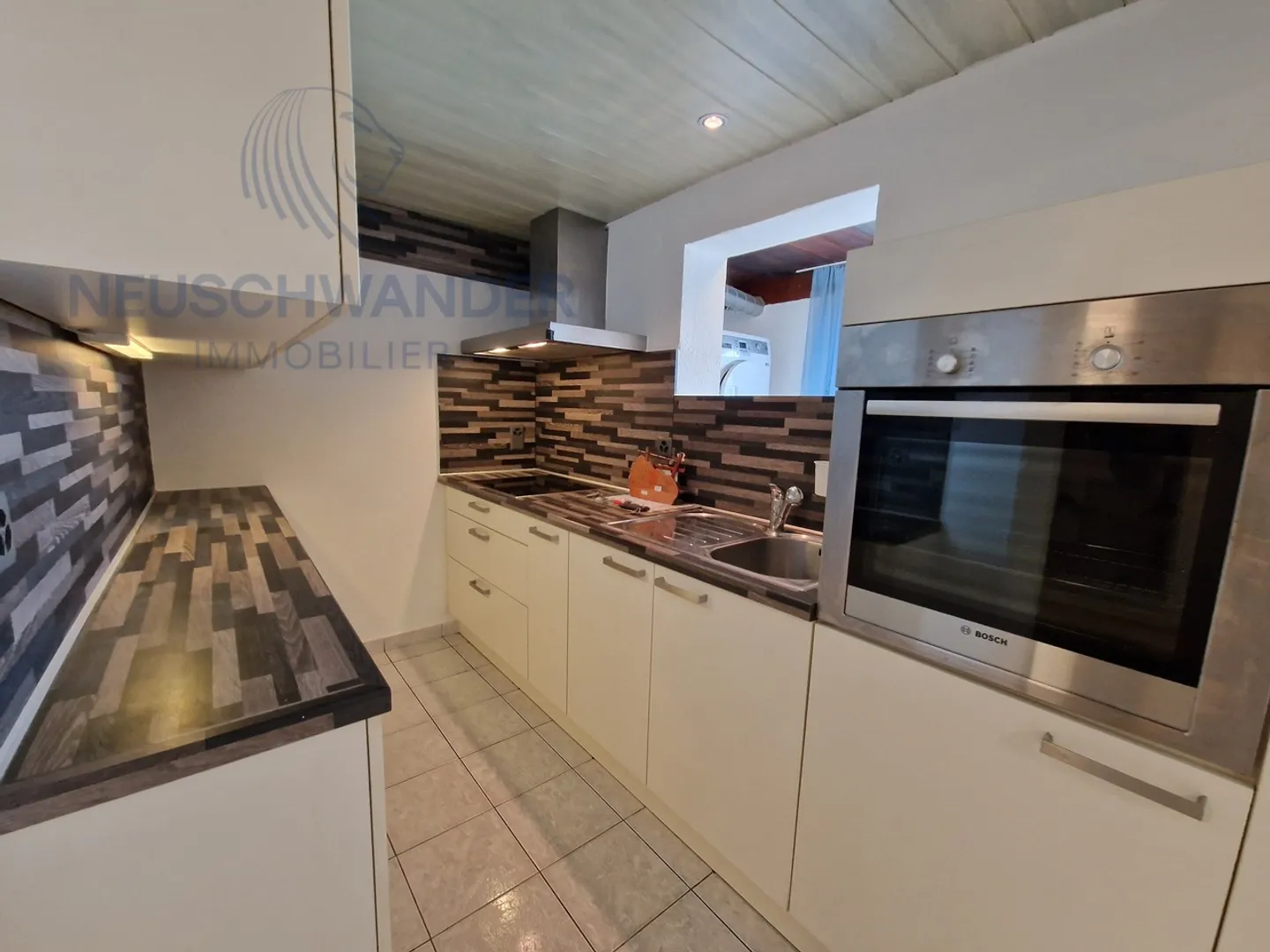 Dans une maison locative de deux logements - Photo 2 sur 8