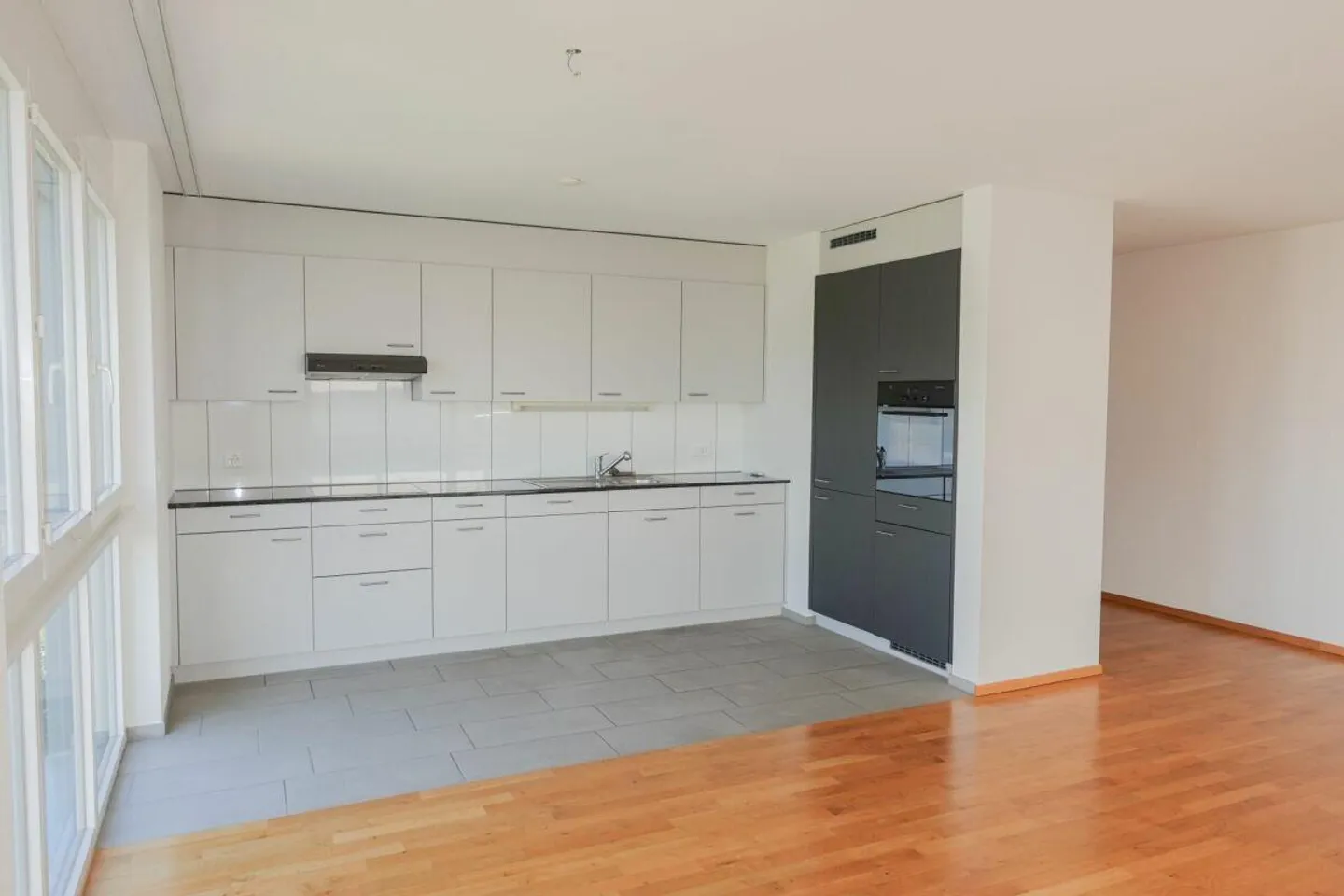 Apartment for rent - Photo 3 of 10