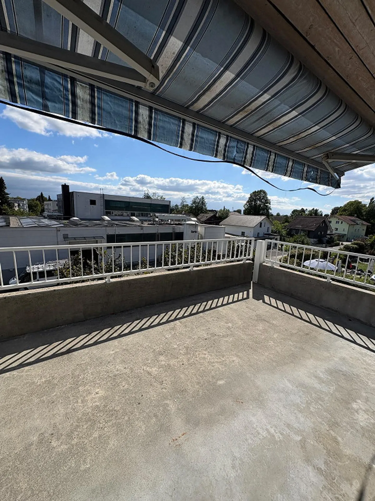 Central and practical residential location - Photo 3 of 6