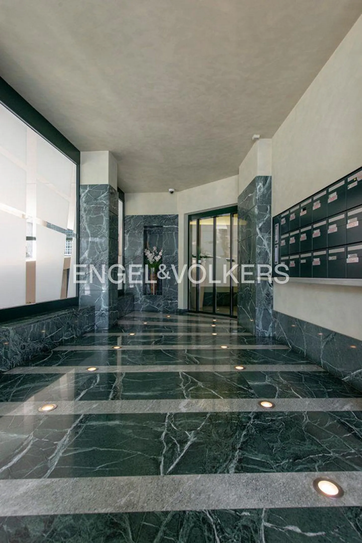 Appartements de luxe en bord de lac - Photo 2 sur 2