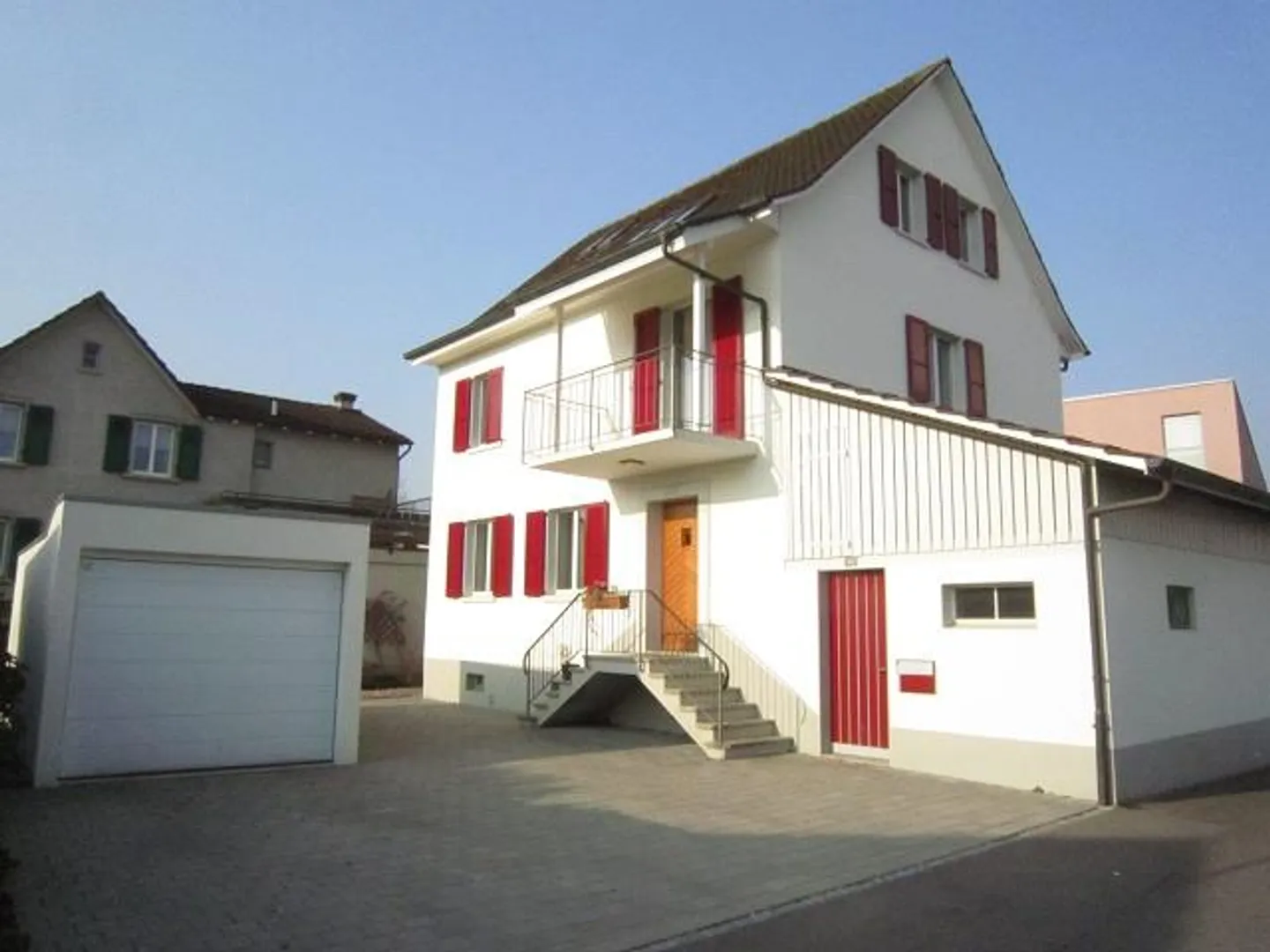Casa unifamiliare di 5 stanze di 180 m2 nel centro del villaggio di Therwil vicino ai mezzi pubblici - Foto 1 di 12