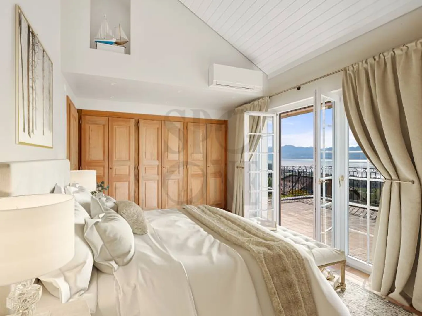 Un santuario mediterraneo tra vigneti e lago - Foto 4 di 6