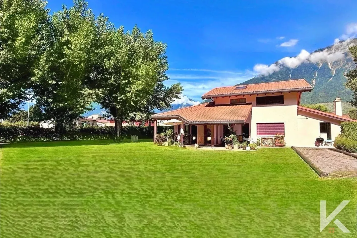 Villa avec charme et beau jardin - Photo 2 sur 13