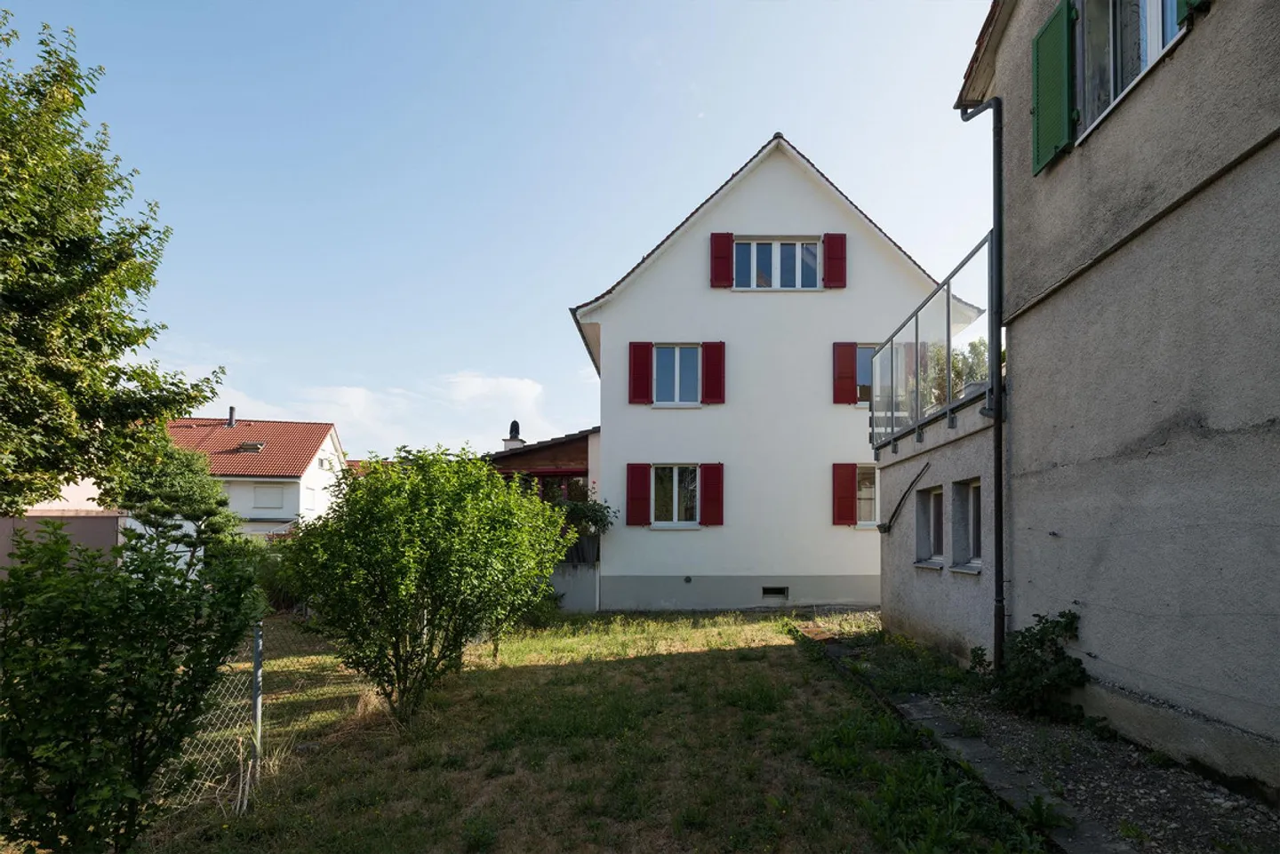 Casa unifamiliare di 5 stanze di 180 m2 nel centro del villaggio di Therwil vicino ai mezzi pubblici - Foto 3 di 12