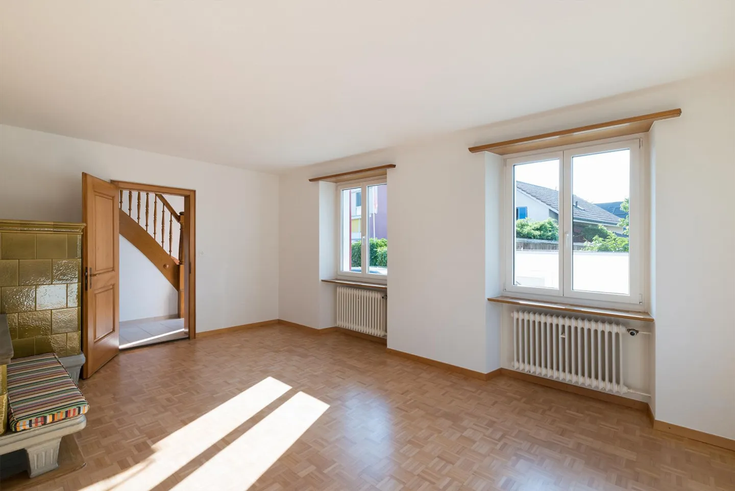 Casa unifamiliare di 5 stanze di 180 m2 nel centro del villaggio di Therwil vicino ai mezzi pubblici - Foto 6 di 12