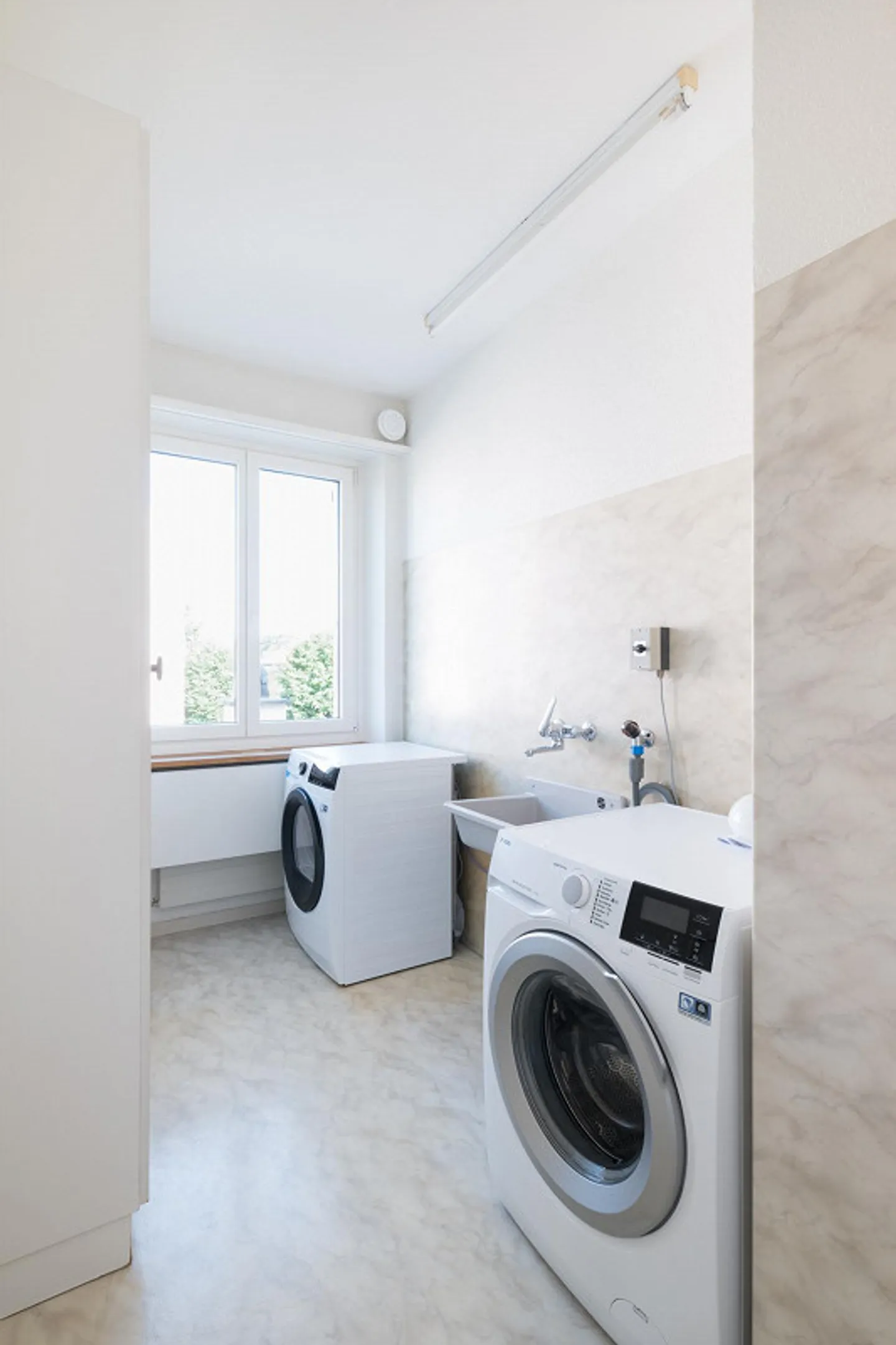 Casa unifamiliare di 5 stanze di 180 m2 nel centro del villaggio di Therwil vicino ai mezzi pubblici - Foto 8 di 12