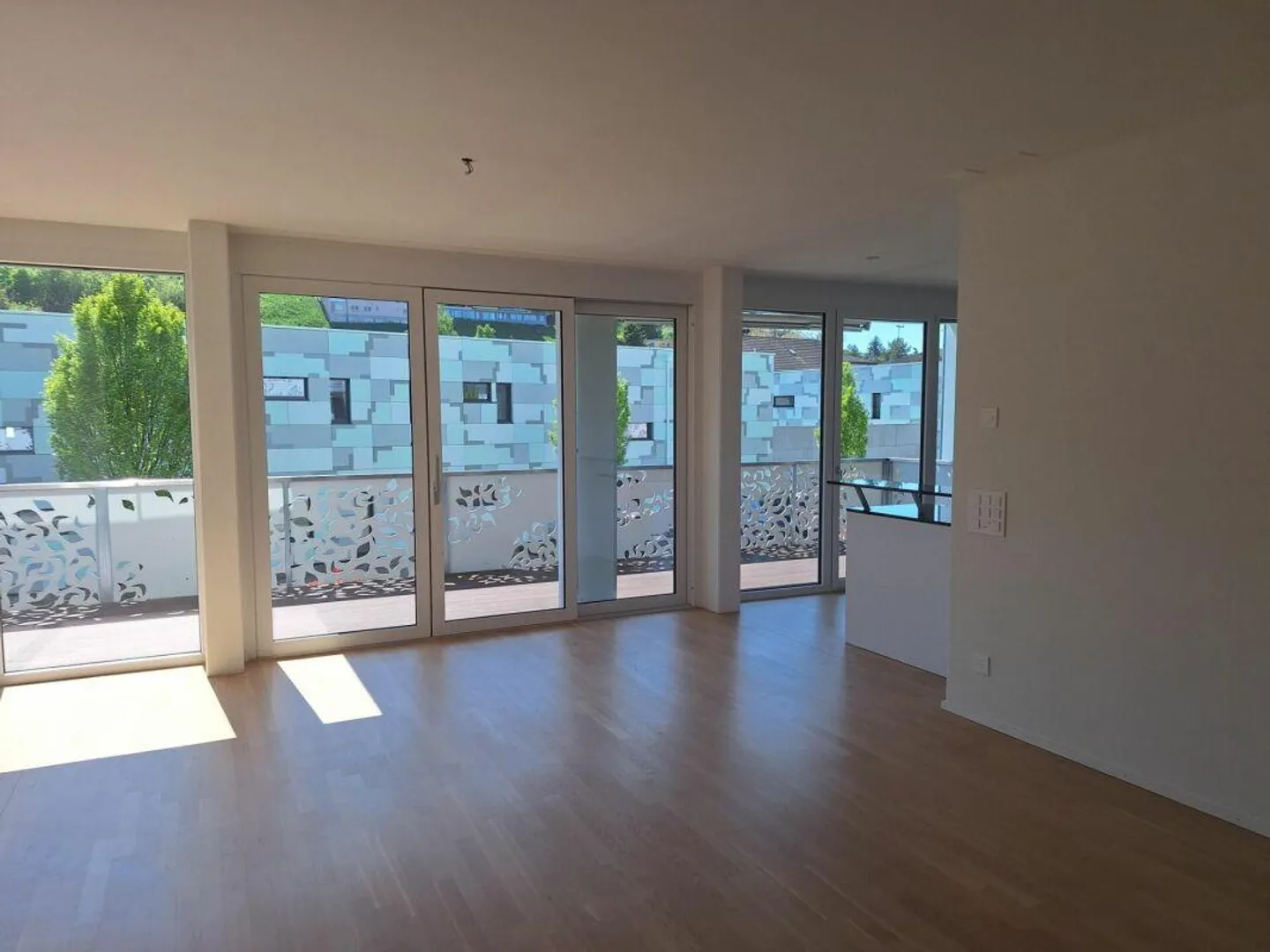 Light-flooded 4.5 room apartment with large balcony - Photo 2 of 8
