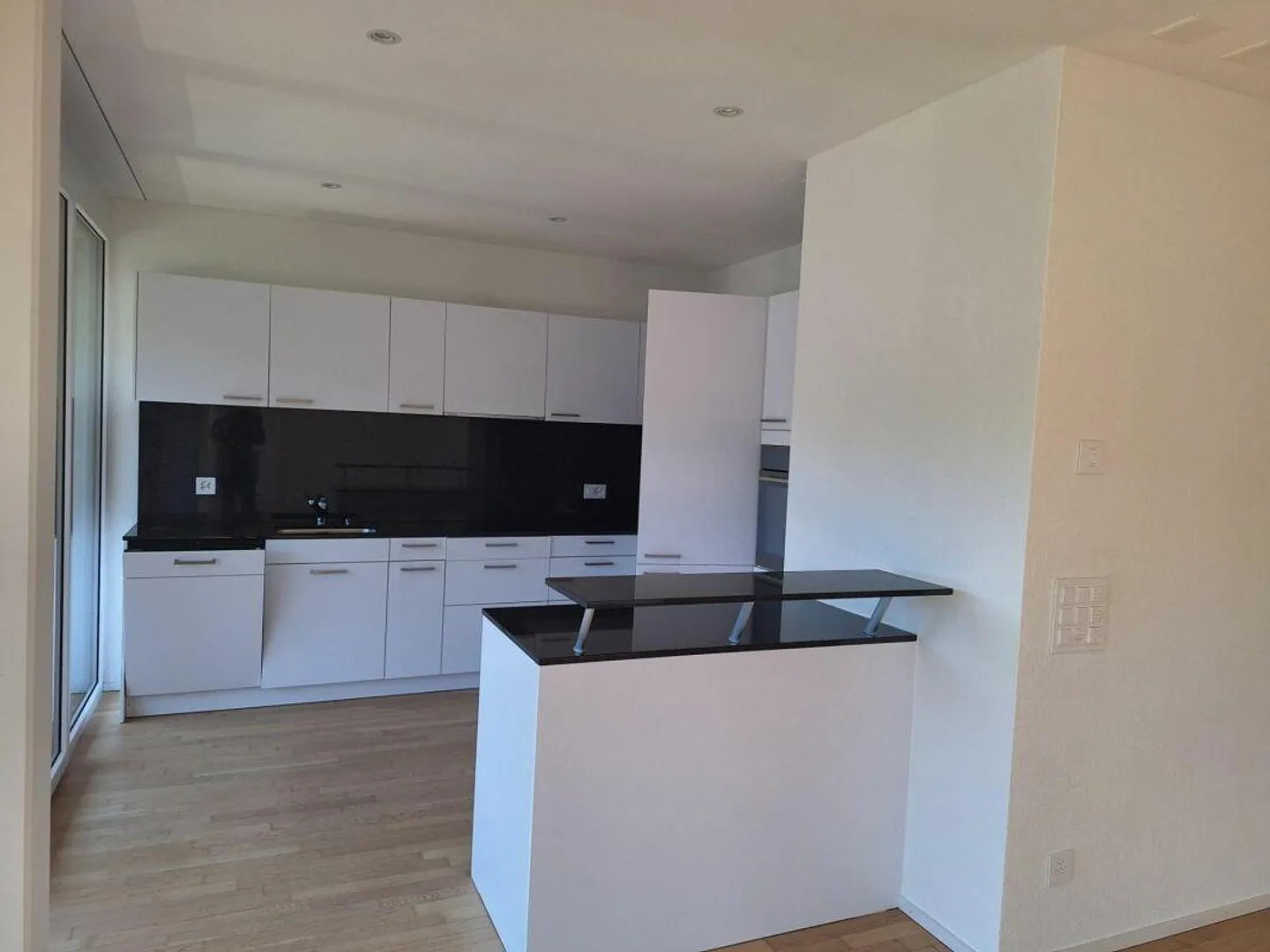 Light-flooded 4.5 room apartment with large balcony - Photo 3 of 8