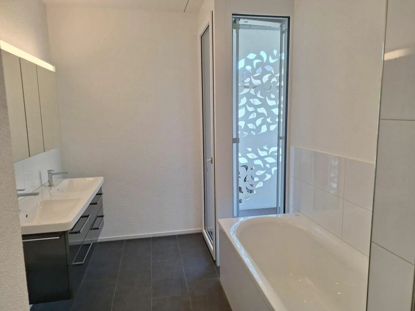 Light-flooded 4.5 room apartment with large balcony - Photo 5 of 8