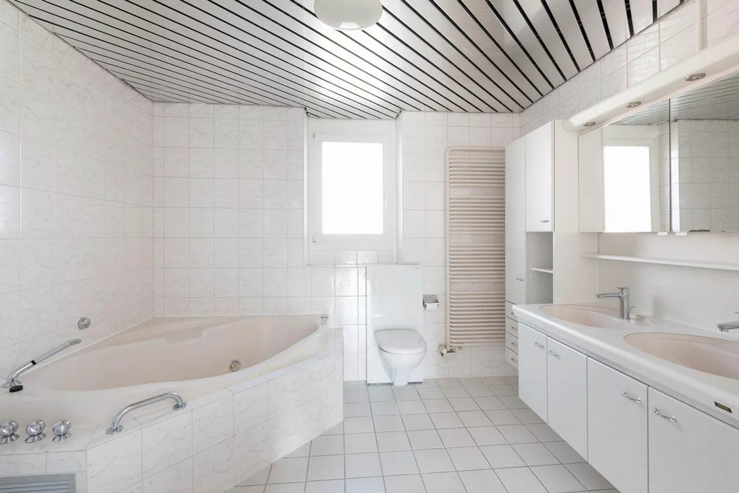 Casa unifamiliare di 5 stanze di 180 m2 nel centro del villaggio di Therwil vicino ai mezzi pubblici - Foto 9 di 12