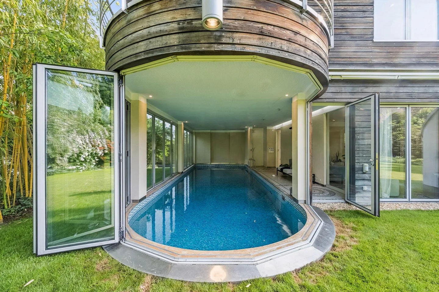 Expérience de vie exclusive avec piscine et jardin exceptionnel - Photo 15 sur 18