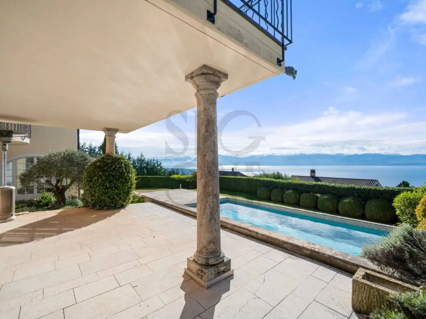 Un santuario mediterraneo tra vigneti e lago - Foto 6 di 6