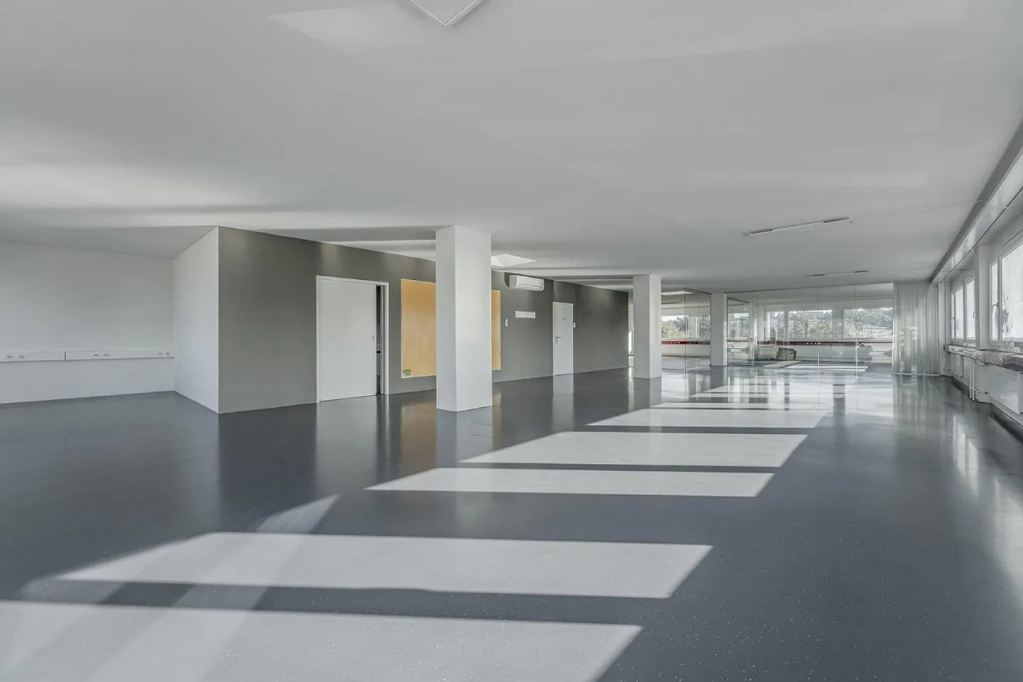 Spazio pronto per essere abitato con un affitto attraente disponibile immediatamente! - Foto 2 di 9