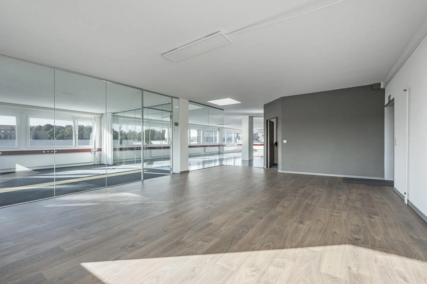 Spazio pronto per essere abitato con un affitto attraente disponibile immediatamente! - Foto 3 di 9