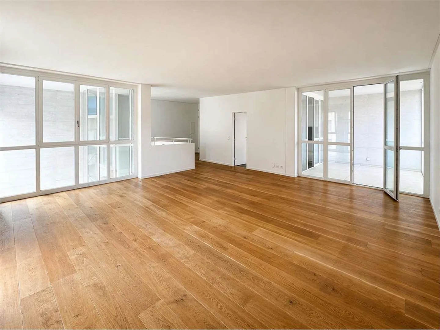 Exclusive 4.5-room duplex in the heart of Cassarate - Photo 3 of 11