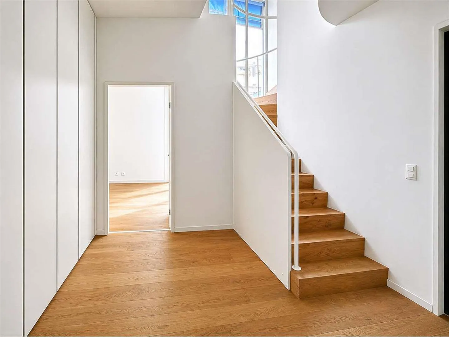 Exclusive 4.5-room duplex in the heart of Cassarate - Photo 7 of 11