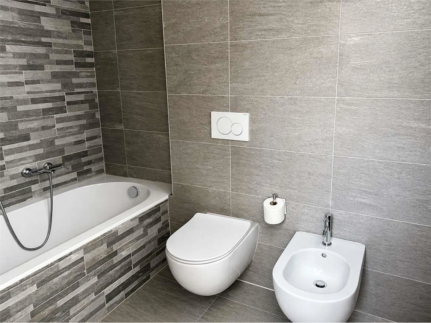 Exclusive 4.5-room duplex in the heart of Cassarate - Photo 8 of 11