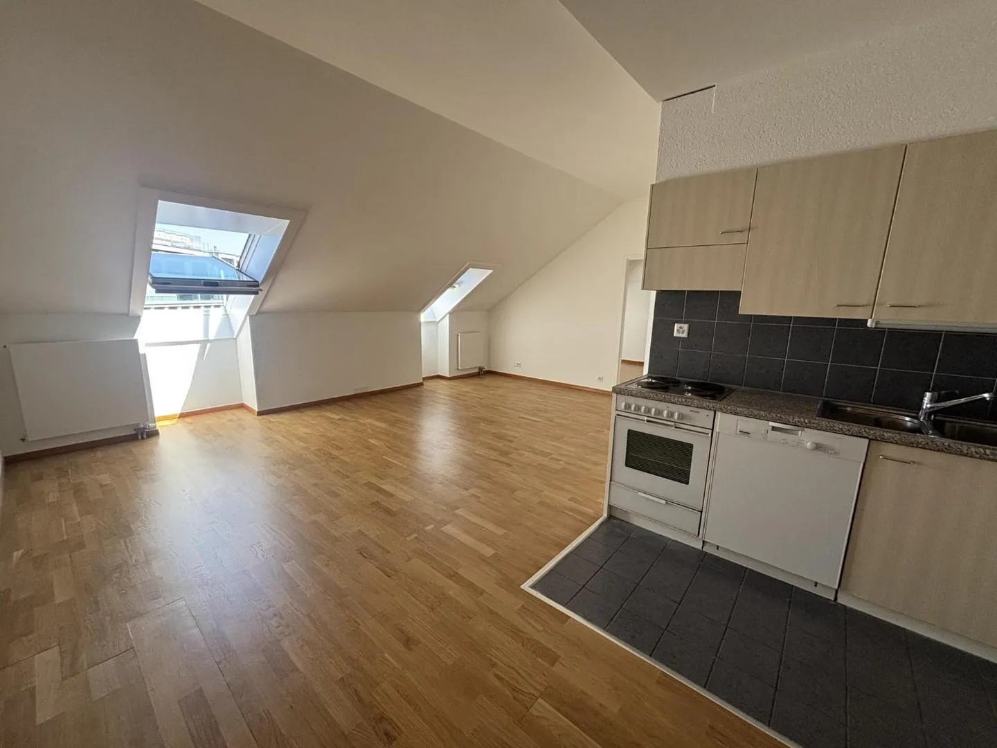 Appartement Charmant avec Vue sur le Lac - Photo 2 sur 4