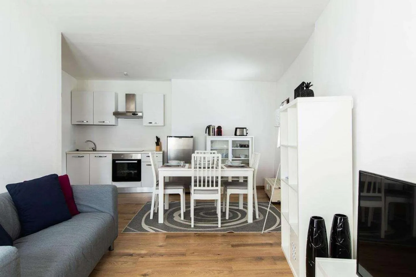 Silvaplana - Elegant 3.5 Room Apartment - Photo 3 of 8