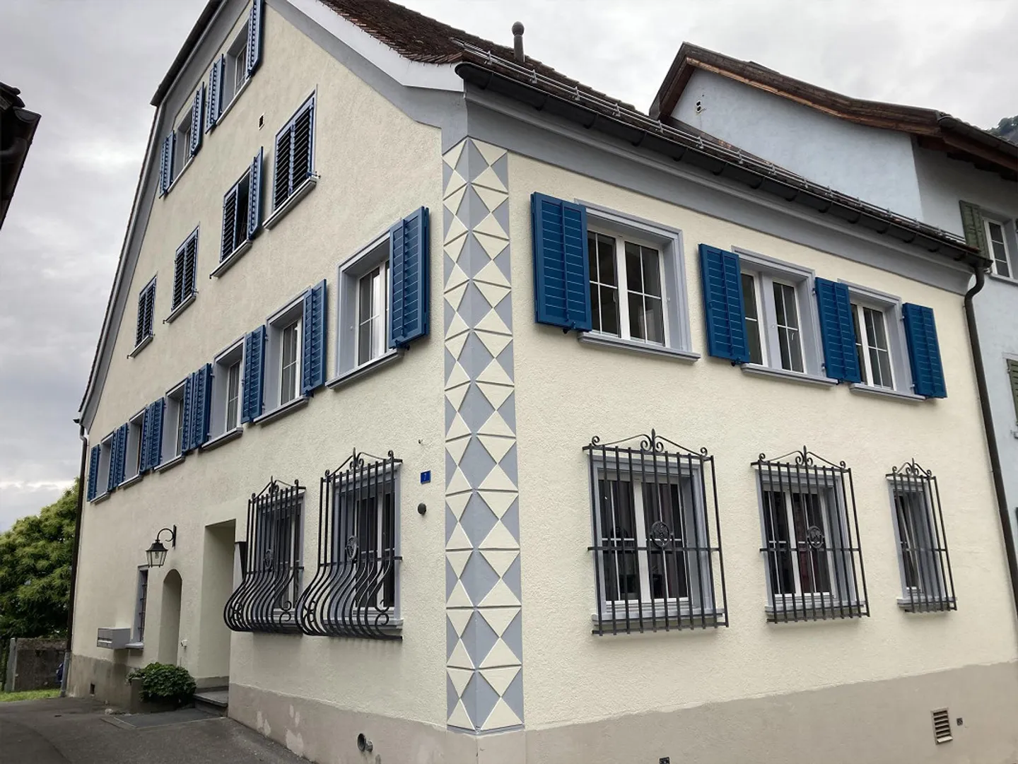 Bright apartment with balcony in the rectory of Fläsch - Photo 1 of 6