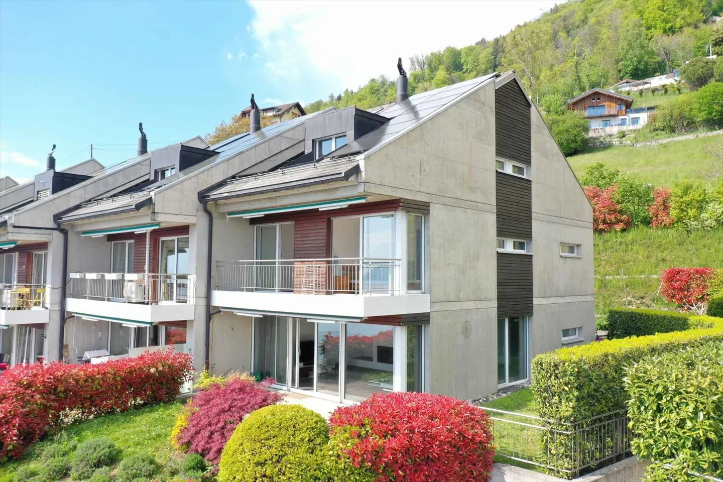 Exclusive! Beautiful townhouse villa with breathtaking views of the lake and mountains - Photo 1 of 9