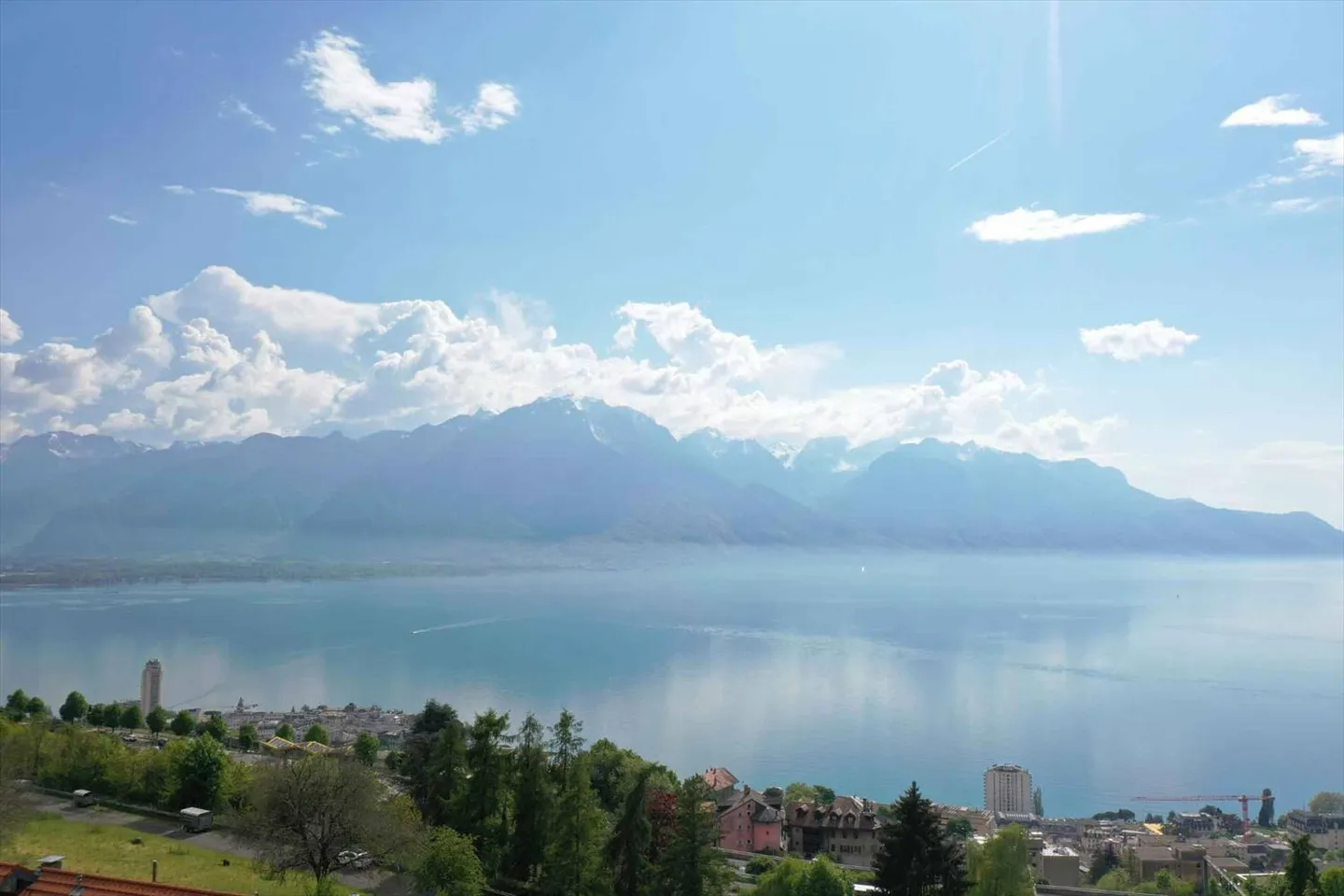 Exclusive! Beautiful townhouse villa with breathtaking views of the lake and mountains - Photo 2 of 9