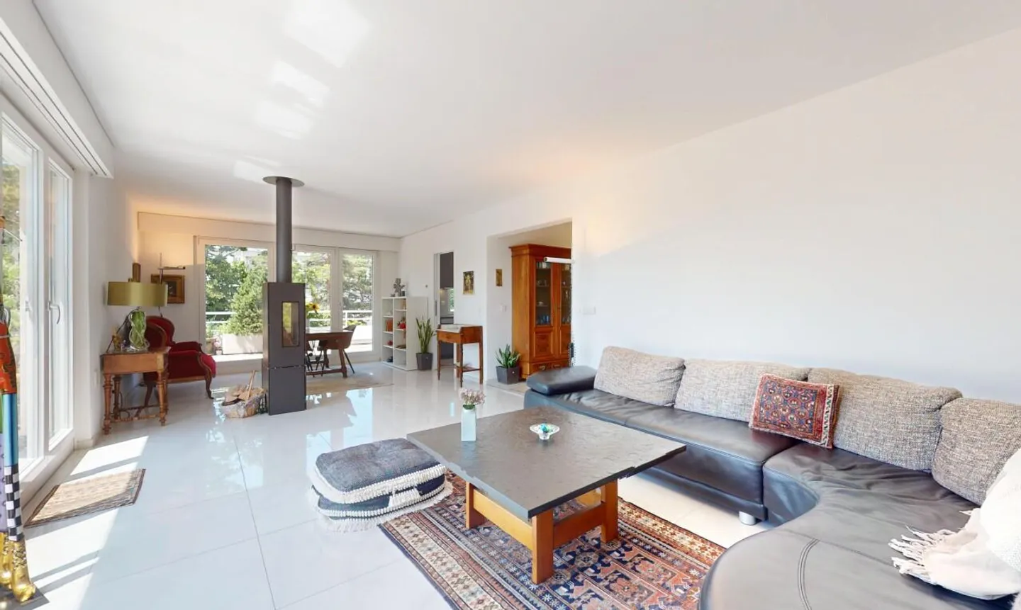 Modern and bright penthouse apartment directly on the Zihl - Photo 3 of 11