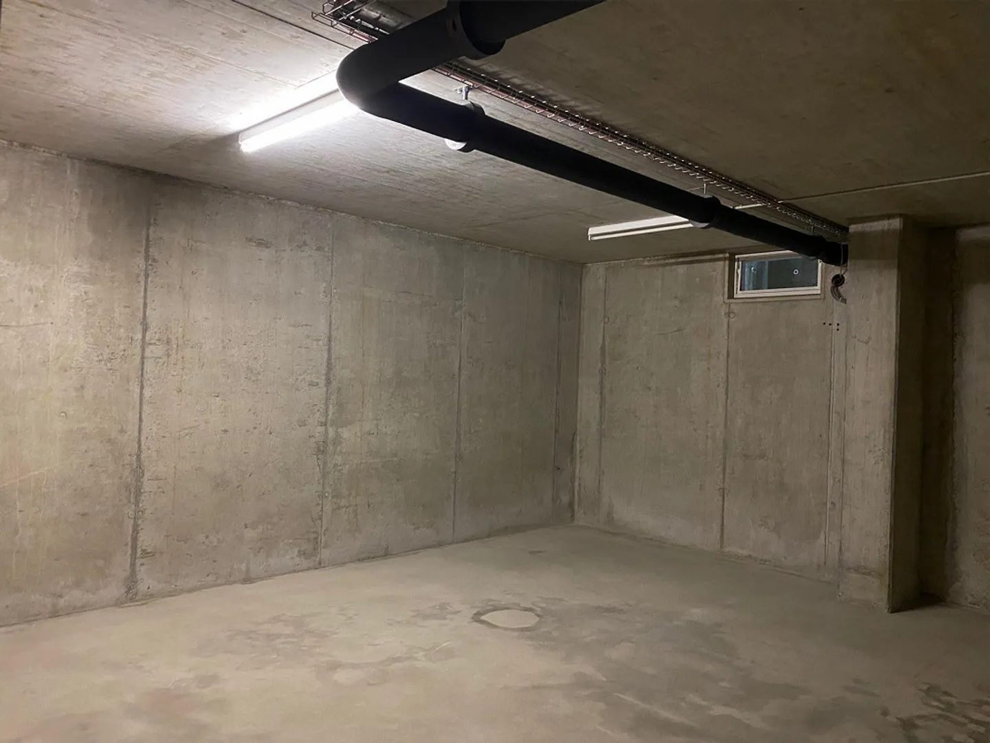 Magazzino con 39,52 m2 BFL - Ufficio-Commercio & Edificio di Pratica "Riedappel" - Foto 1 di 4