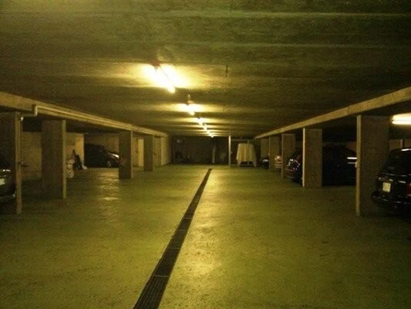 Posti auto in garage da affittare in Nossikerstrasse - Foto 2 di 3