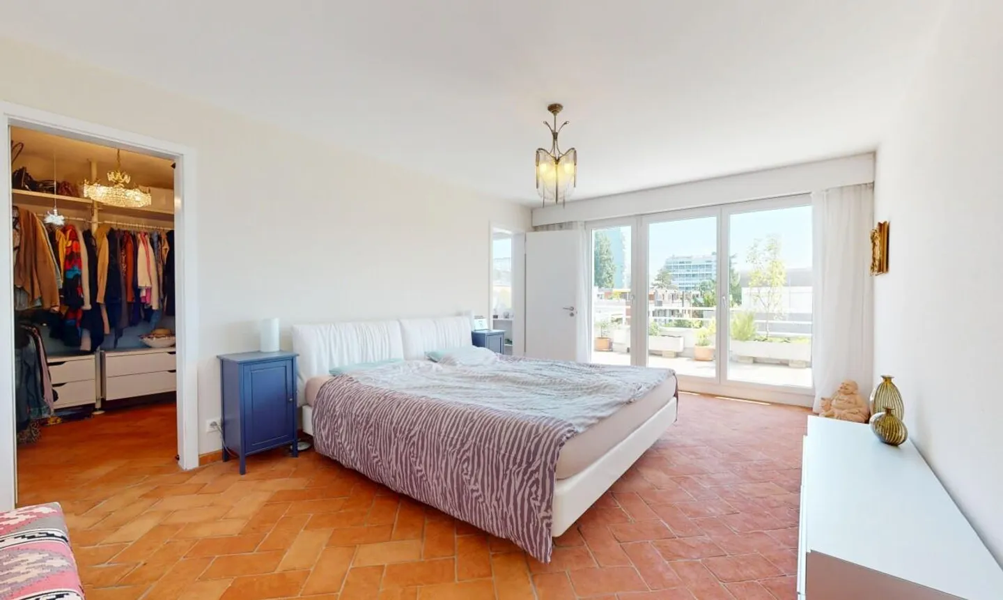 Modern and bright penthouse apartment directly on the Zihl - Photo 5 of 11