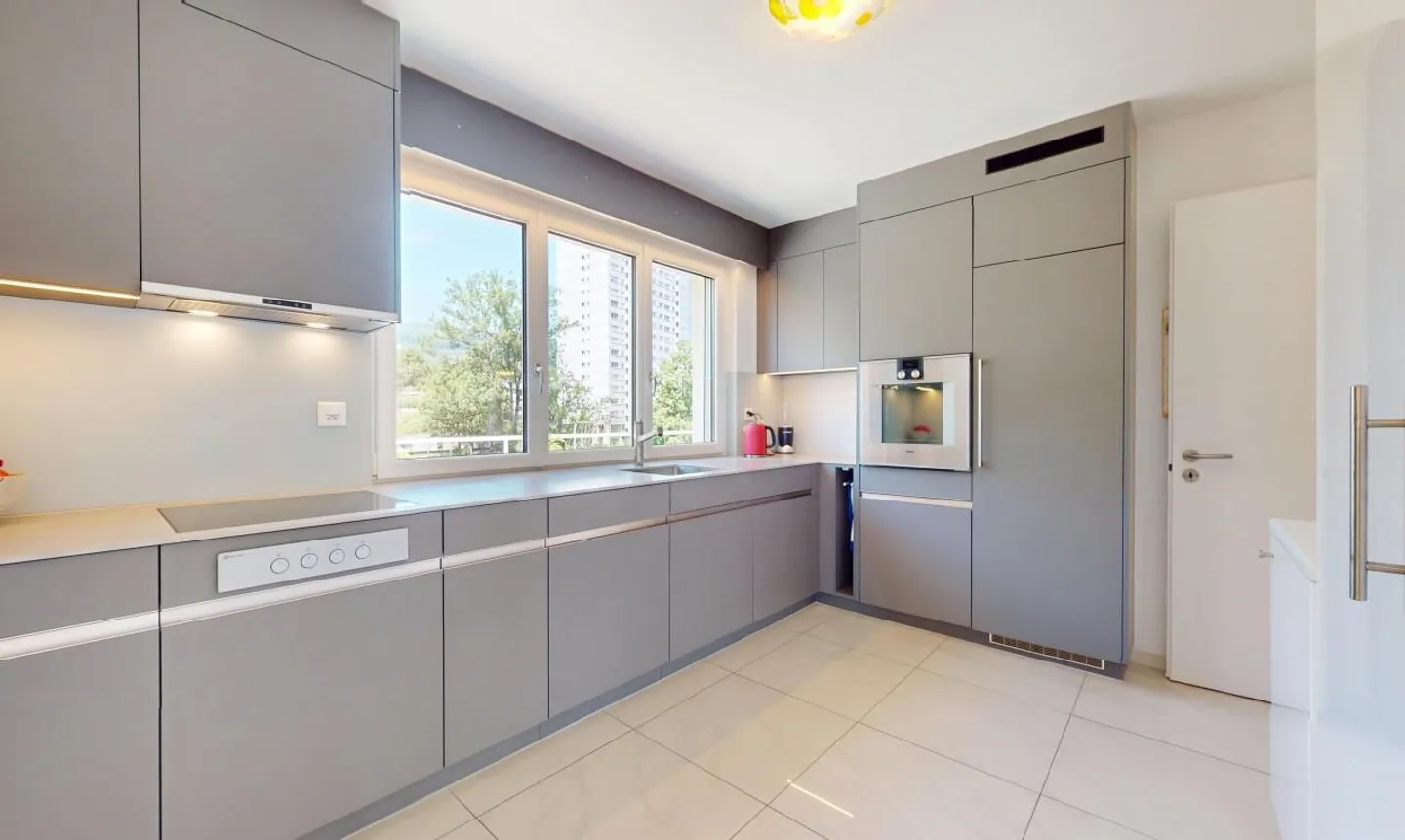 Modern and bright penthouse apartment directly on the Zihl - Photo 4 of 11