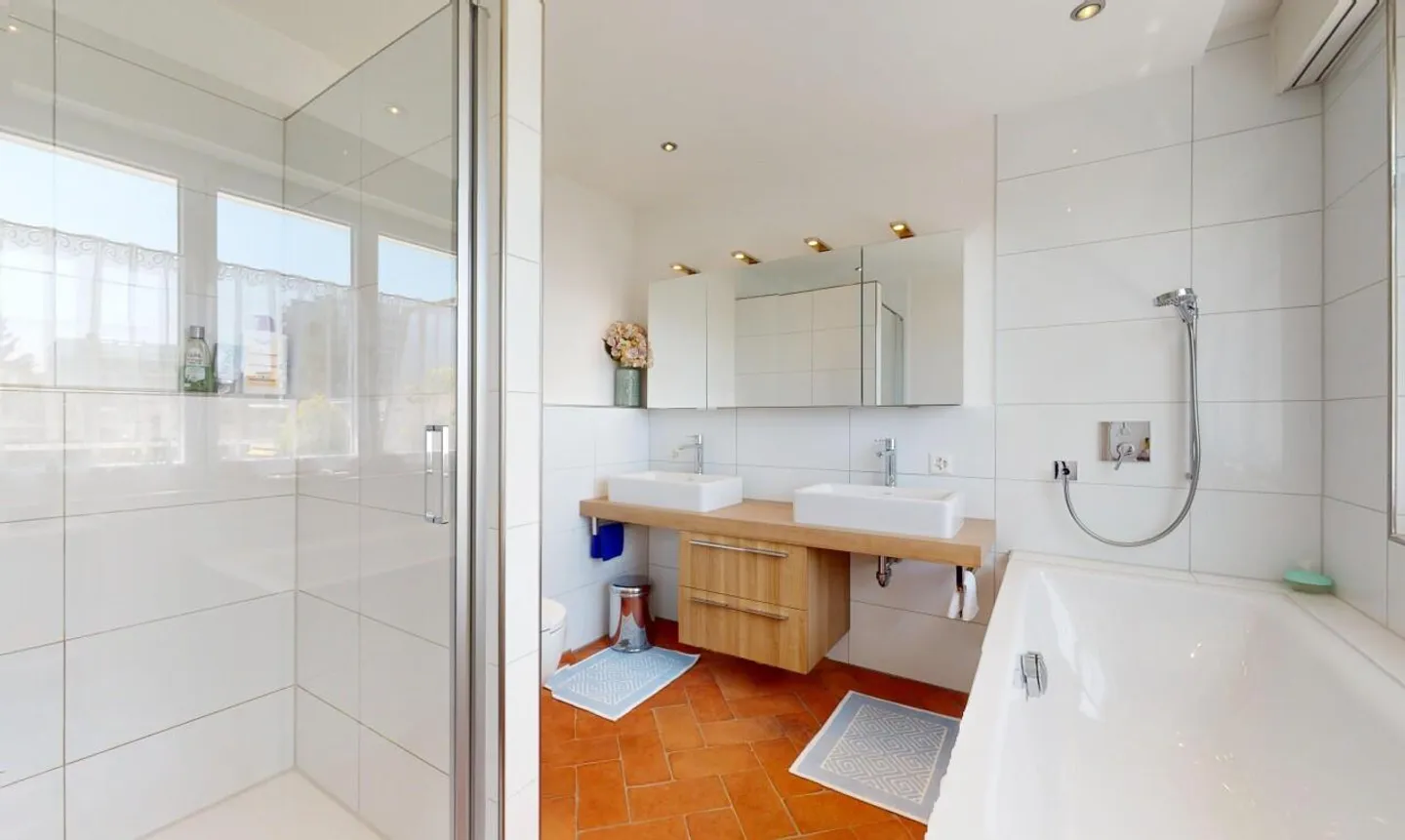 Modern and bright penthouse apartment directly on the Zihl - Photo 7 of 11