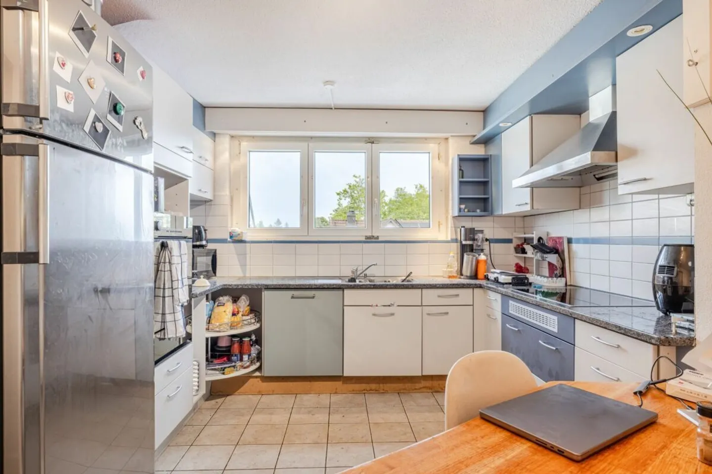 Appartement penthouse spacieux de 5,5 pièces avec vaste terrasse sur le toit et potentiel d'aménagement individuel - Photo 4 sur 10