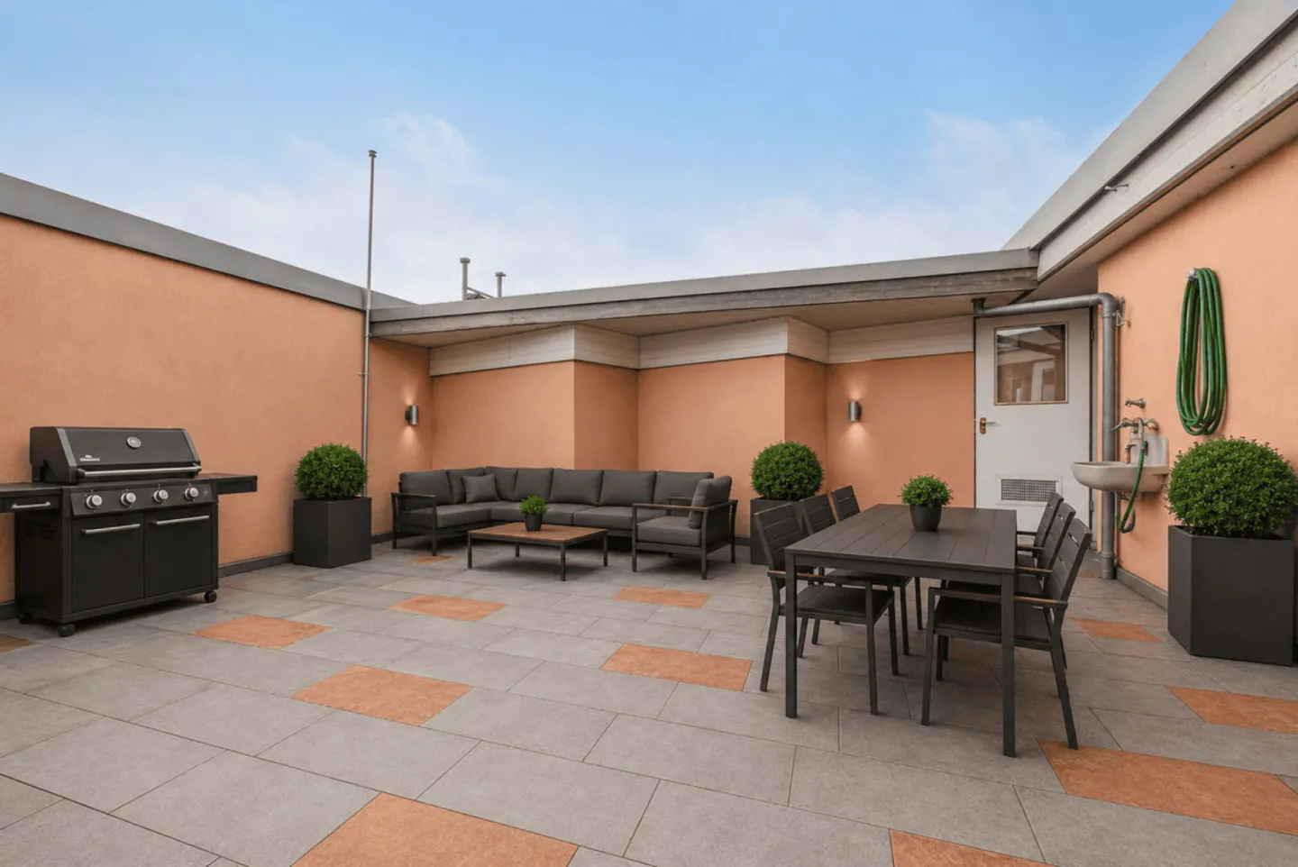 Appartement penthouse spacieux de 5,5 pièces avec vaste terrasse sur le toit et potentiel d'aménagement individuel - Photo 1 sur 10