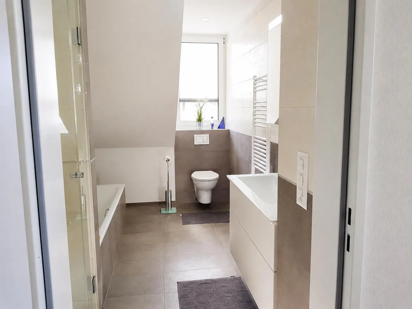Bright, modern 2.5-room penthouse apartment with high standards in Dornach - Photo 4 of 7