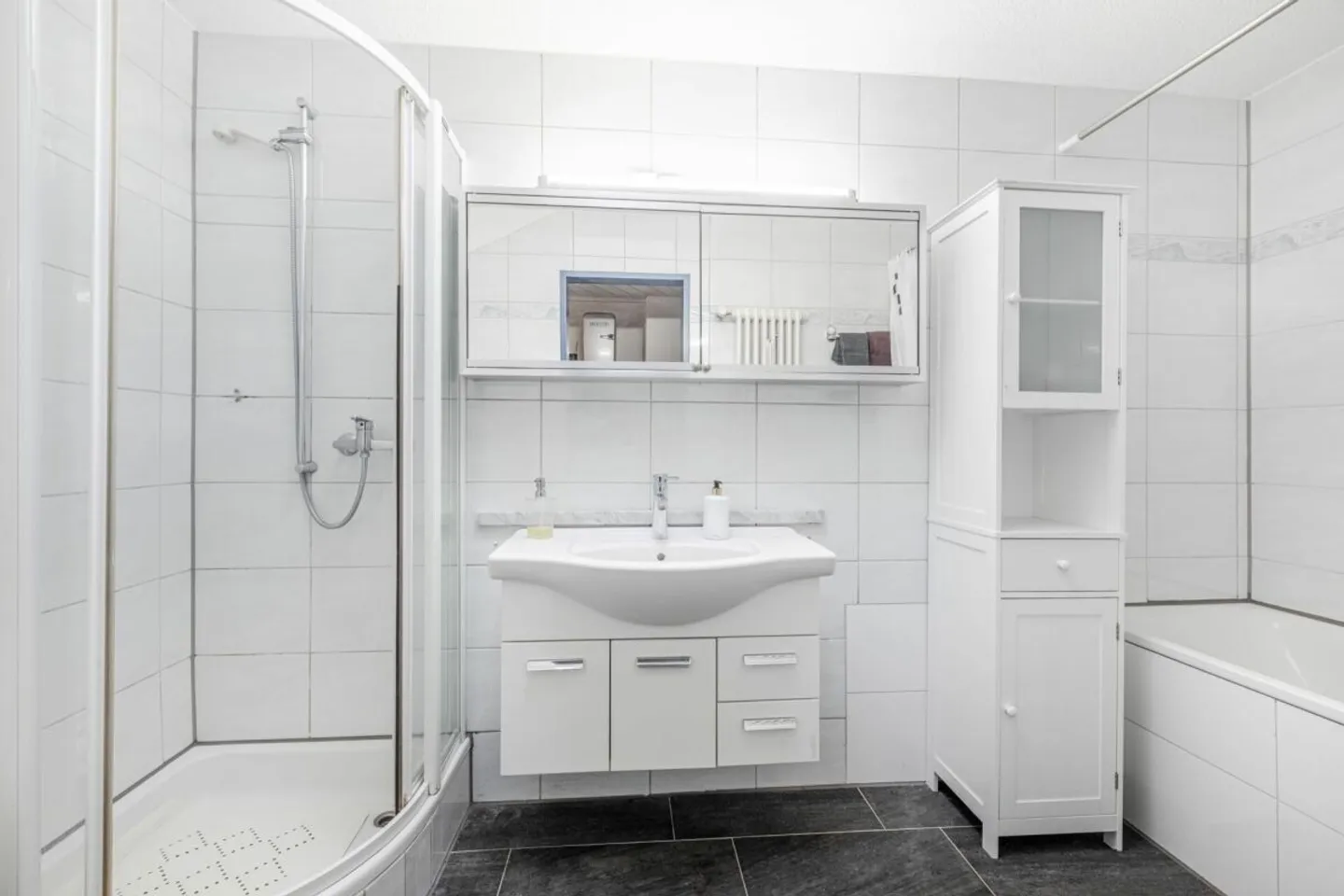 Appartement penthouse spacieux de 5,5 pièces avec vaste terrasse sur le toit et potentiel d'aménagement individuel - Photo 7 sur 10