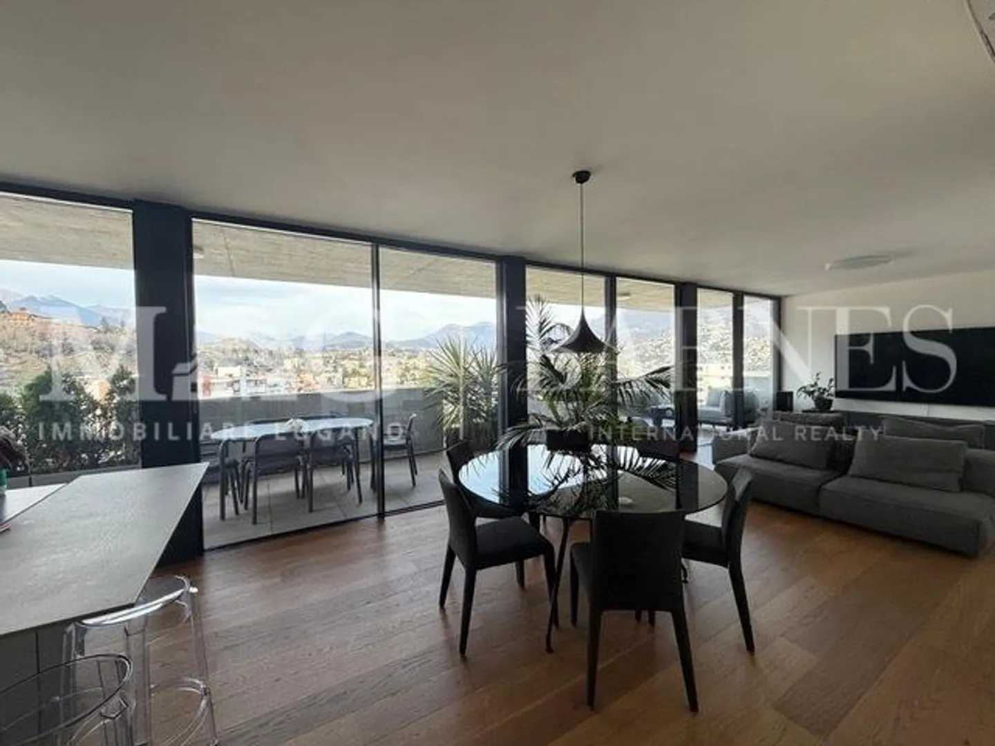 Semi Attico Moderno con Vista Lago - Foto 4 di 5