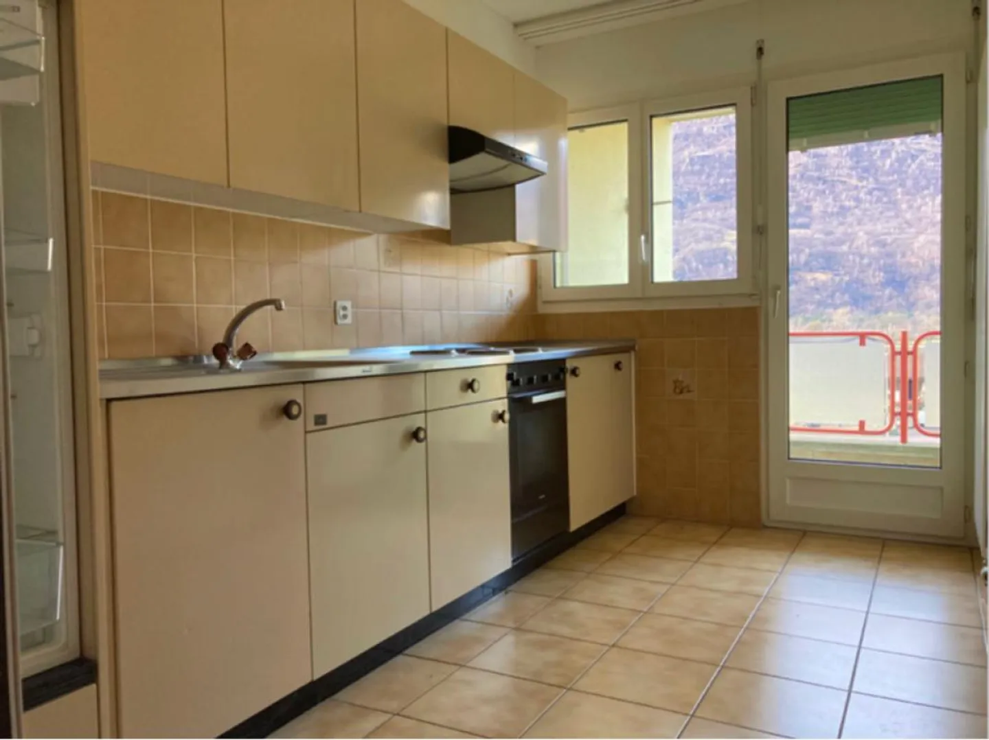 BIASCA | 3.5 ROOMS IN THE GREEN - Photo 2 of 8